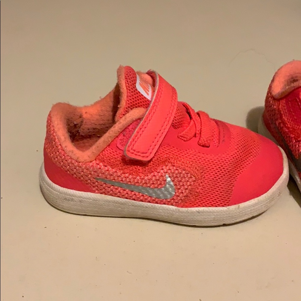 Size 5 toddler nikes